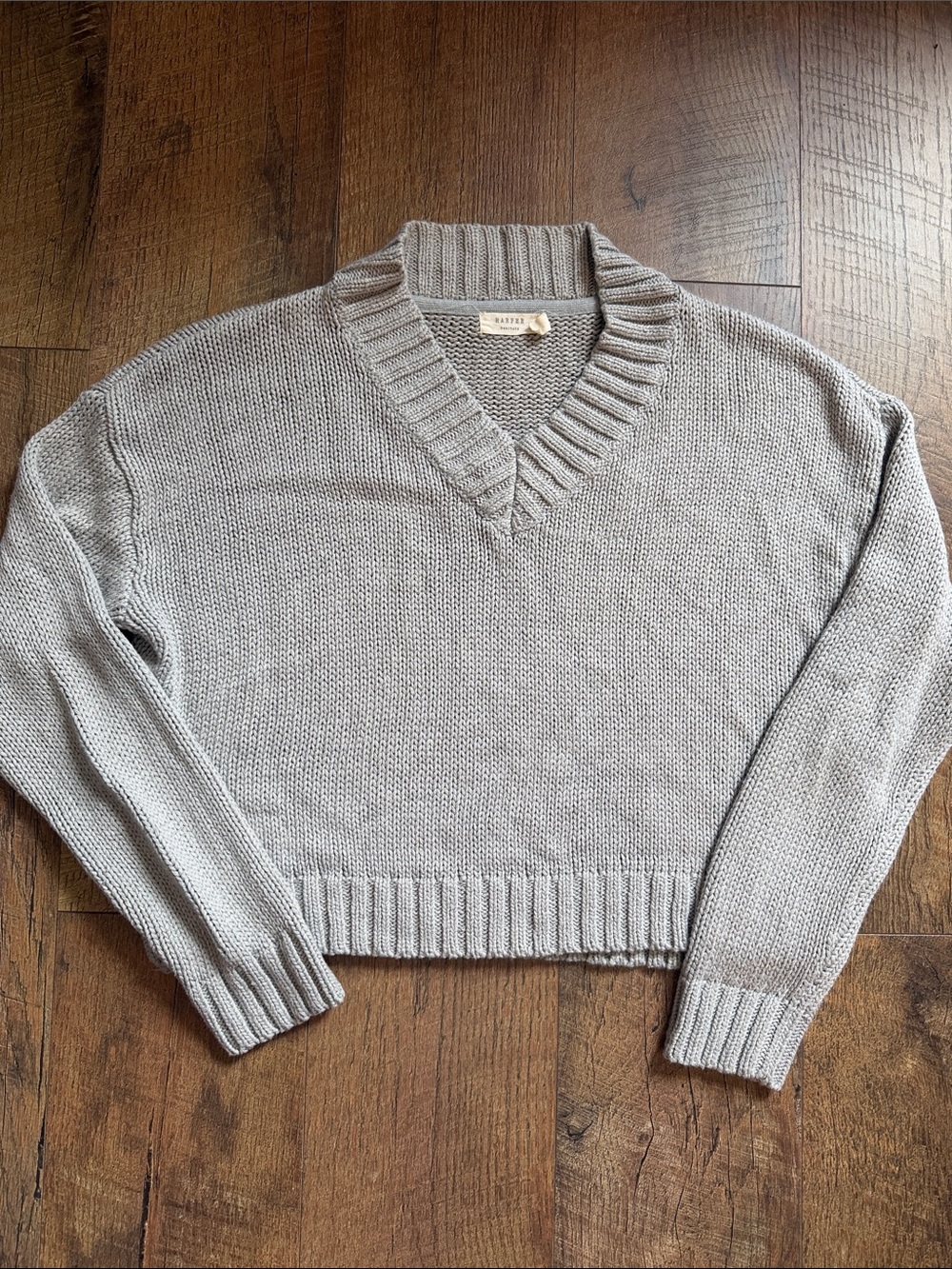 V-Neck Cropped Knit Sweater in Light Gray